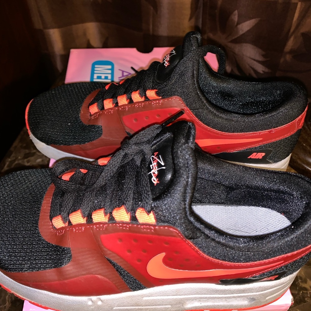Nike - Picture 4 of 5